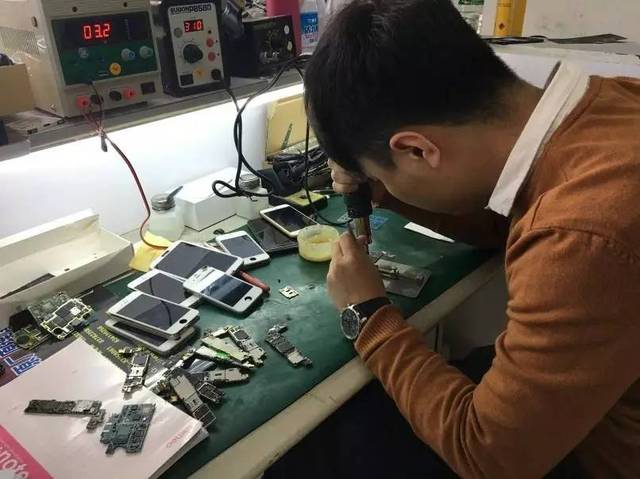 售价699的手机维修要875元！手机售后太乱了！